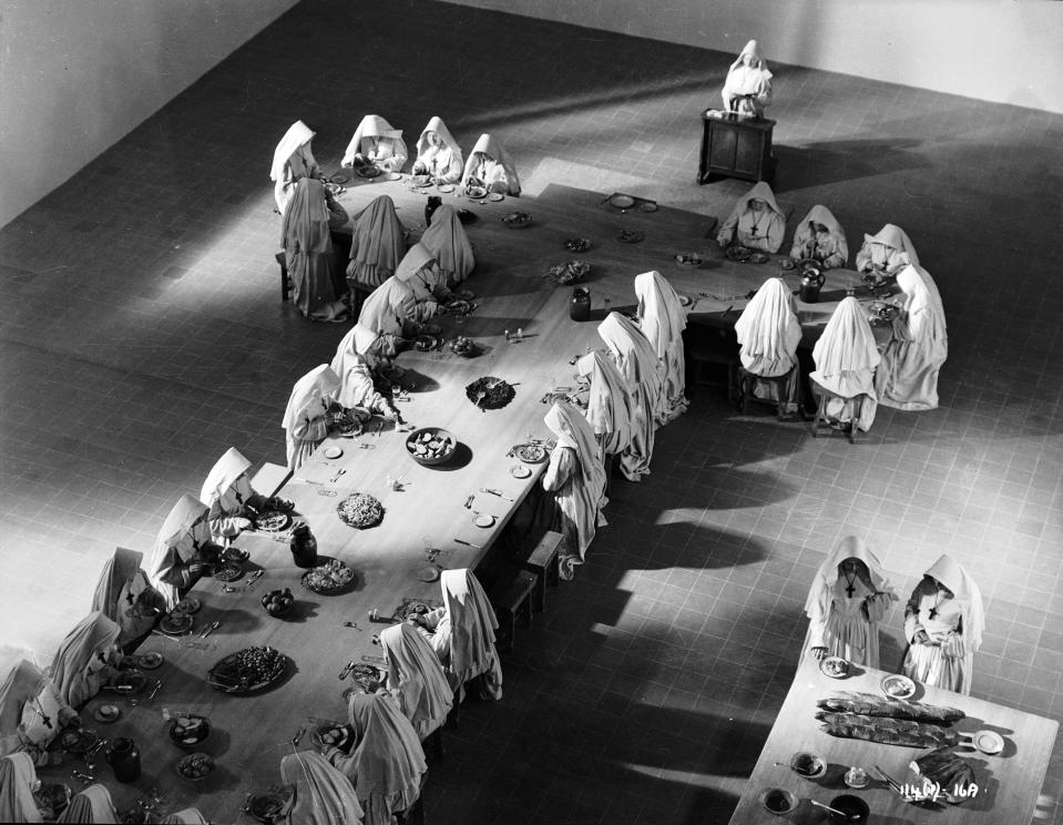 1947:  The Anglican nuns sit down to a meal in their Himalayan community in a scene from 'Black Narcissus', directed by Michael Powell and Emeric Pressburger.  (Photo via John Kobal Foundation/Getty Images)