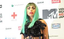 Ein eher klassischer Auftritt von Lady Gaga im Jahr 2011. "Klassisch" ist bei ihr aber immer noch sehr viel bunter als bei den meisten anderen Pop-Künstlern. (Bild: Getty Images/Koki Nagahama)