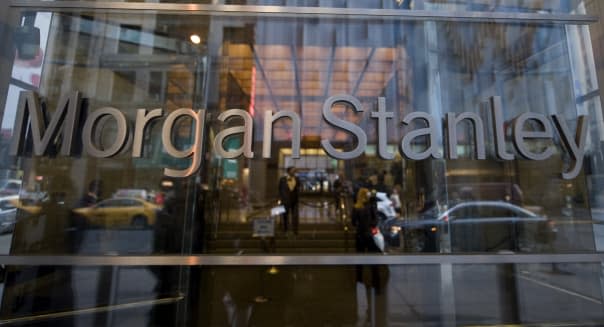 ARCHIV: Die Zentrale der US-Investmentbank Morgen Stanley in New York City (USA) (Foto vom 16.03.09). Die amerikanische Bank Morgan Stanley hat im Zusammenhang mit dem Boersengang von Facebook einer Strafe von fuenf Millionen Dollar an die Boersenaufsicht von Massachusetts zugestimmt. Die Boersenaufsicht des US-Staates warf der Bank vor, niedrigere Umsatzzahlen nur einigen Analysten und nicht der Oeffentlichkeit zugaenglich gemacht zu haben. Morgan Stanley raeumte keine Schuld ein, stimmte jedoch der Zahlung zu. (zu dapd-Text) Foto: Michael Kappeler/dapd