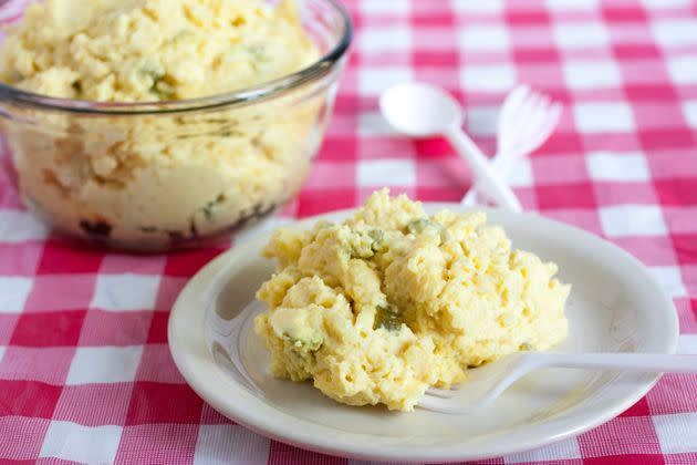 Don't even think about leaving that potato salad out in the sun. (Photo: Christopher Kimball / EyeEm via Getty Images)