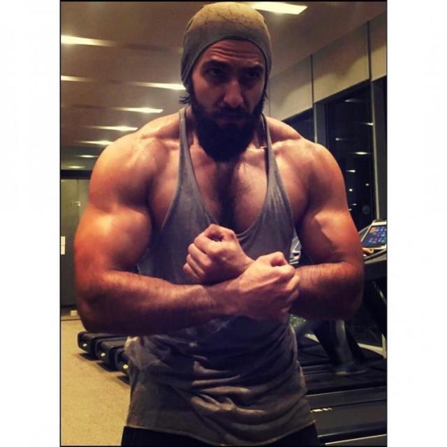 Ranveer Singh channels Hulk in his new Instagram pic