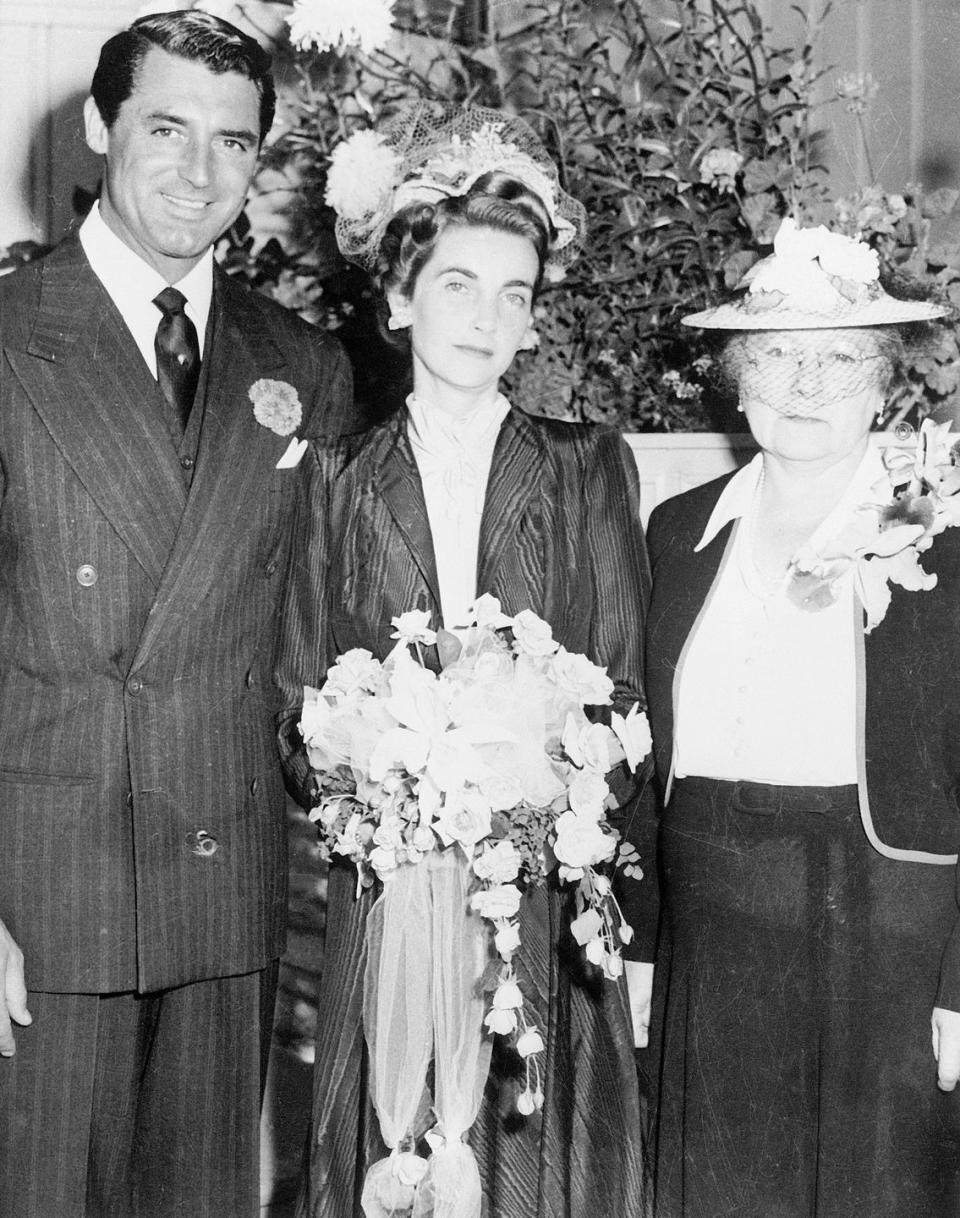 <p>Hollywood's leading man met Barbara Hutton, the heiress to the Woolworth fortune, in California during World War II, as they were both promoting the purchase of war bonds. They got married in 1942 and were dubbed "Cash and Cary" by the press. The couple divorced three years later in 1945. </p>