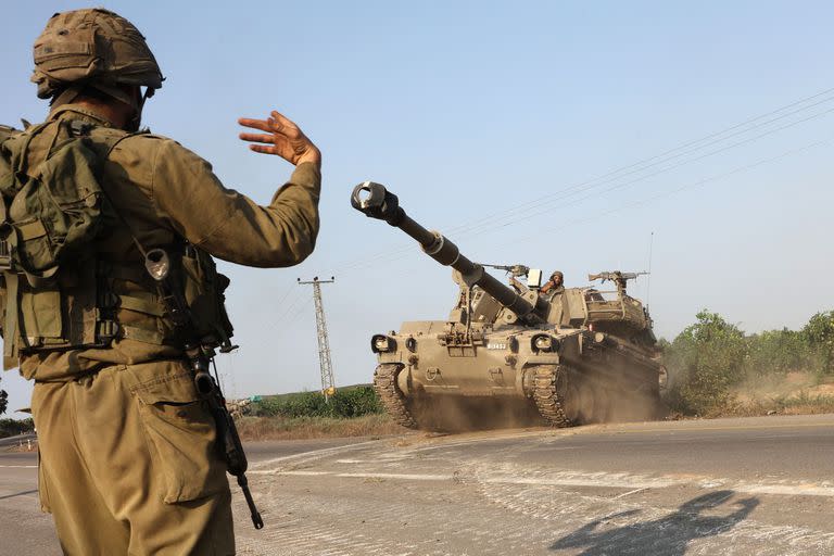Movimientos militares israelíes cerca de Ashkelon. (GIL COHEN-MAGEN / AFP)