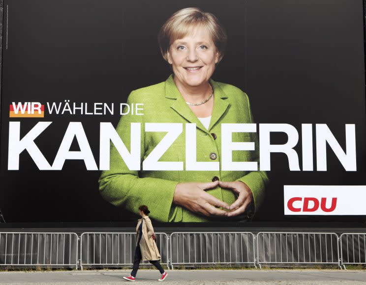 Bei diesem Wahlkampfposter 2009 war die Flagge noch ein winziges Detail. (Bild: AP Photo)