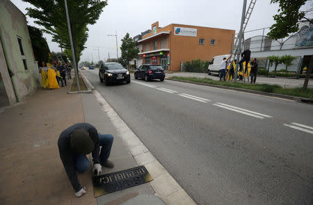 A member of Granoller's Committee for the Defence of the Republic (CDR) spray paints a slogan reading "We are a Republic" as part of an protest to demand the release of jailed Catalonian politicians in Granollers, Spain May 12, 2018. Picture taken May 12, 2018. REUTERS/Albert Gea