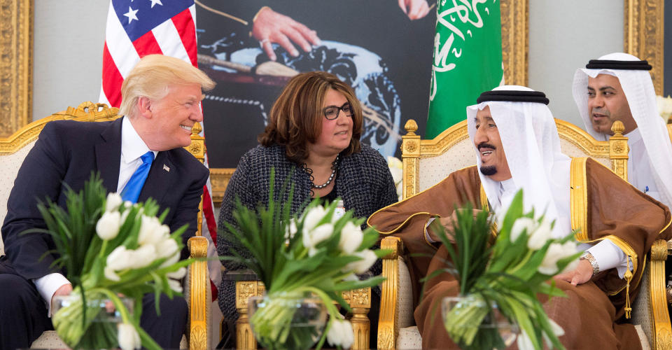 <p>Saudi Arabia’s King Salman bin Abdulaziz Al Saud meets with U.S. President Donald Trump during a reception ceremony in Riyadh, Saudi Arabia, May 20, 2017. (Photo: Bandar Algaloud/Courtesy of Saudi Royal Court/Handout via Reuters) </p>