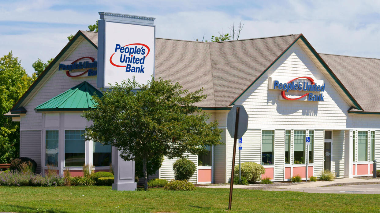 WATERVILLE, MAINE, USA - JULY 14, 2016: People's United Bank.