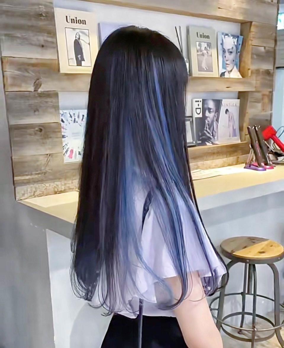 若想讓頭髮質感更好，可以選擇屬於冷色調的藍色。