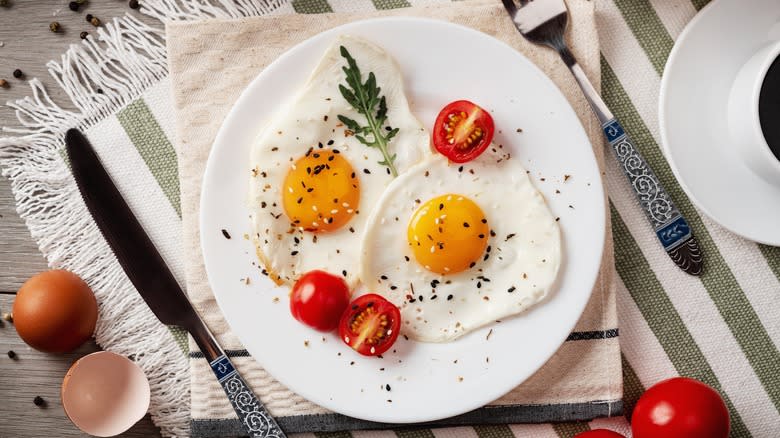 fried eggs with tomatoes