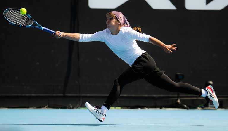 Meshkatolzahra Safi, en el Abierto de Australia: de 17 años, se convirtió en la primera tenista iraní en jugar (y ganar) un partido del cuadro junior de un Grand Slam.