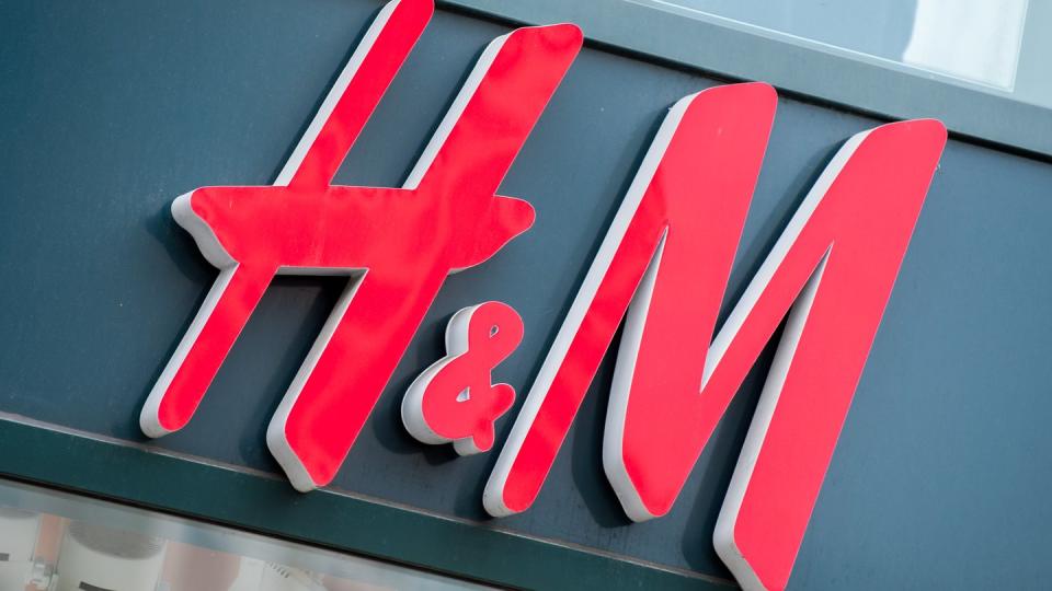 H&M soll persönliche Daten von Mitarbeitern am Standort Nürnberg gespeichert haben.