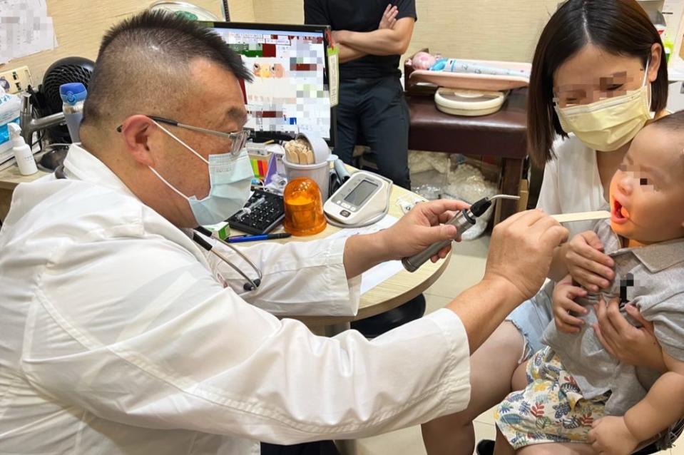 台中市力推3歲前幼兒專責醫師，整合重要幼兒健康照護服務，目前全市幼兒收案覆蓋率高達56.46%。（記者陳金龍攝）