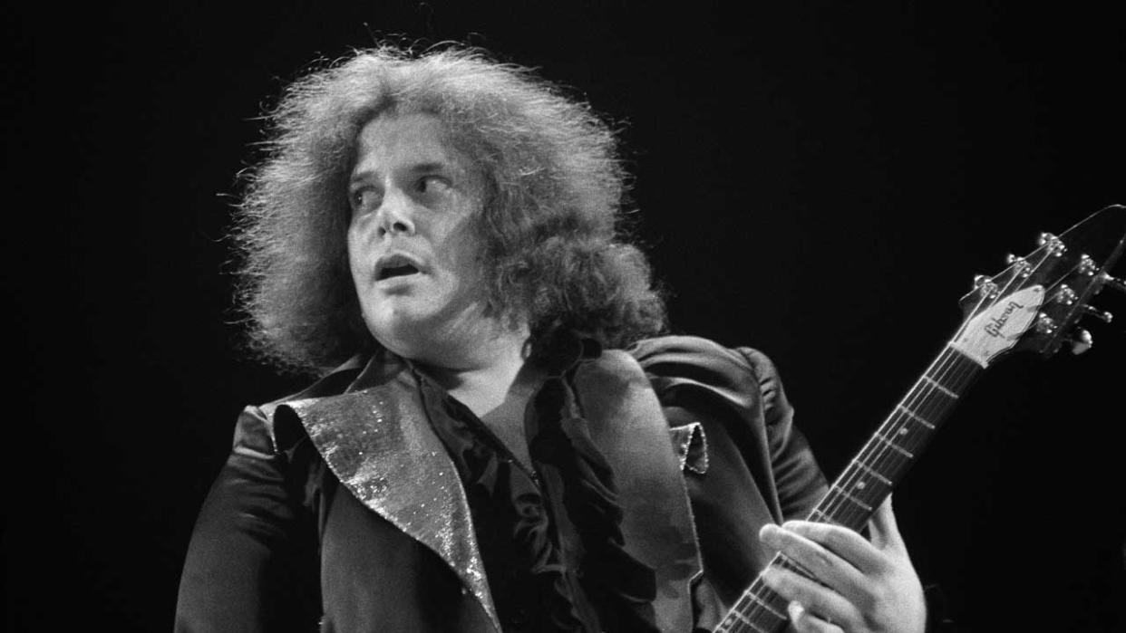  Leslie West onstage 