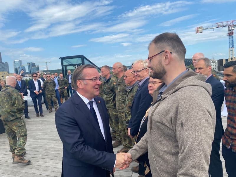 Boris Pistorius, Germany's Defence Minister, welcomes a civilian Bundeswehr employee from the pre-command of the Bundeswehr brigade in Lithuania. Alexander Welscher/dpa