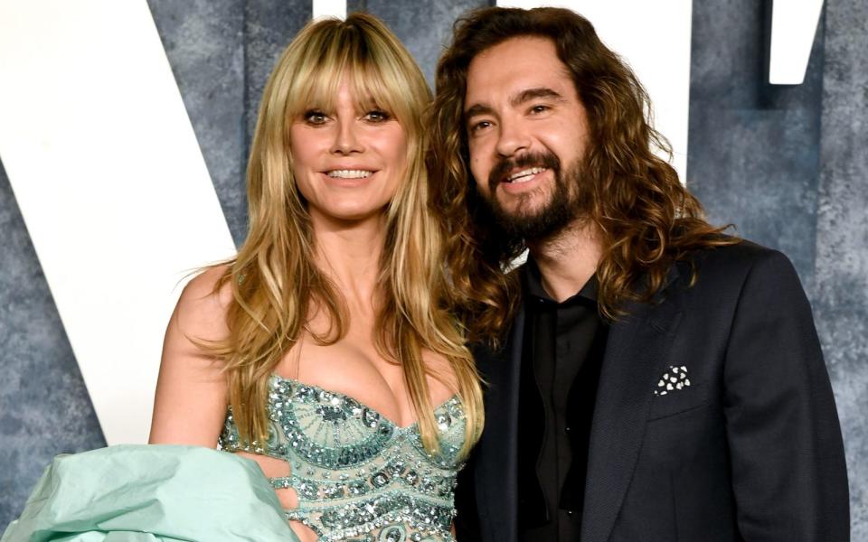 <p>Inzwischen ist Heidi Klum erneut fest vergeben, erneut an einen Musiker: Seit 2019 ist das Model mit Tokio-Hotel-Gitarrist Tom Kaulitz verheiratet. (Photo by Jon Kopaloff/Getty Images for Vanity Fair) (Bild: Jon Kopaloff/Getty Images for Vanity Fair)</p> 