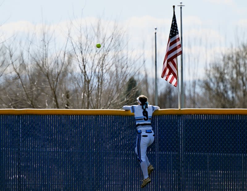 0402prpsoftball.spt_SGW_03323.jpg