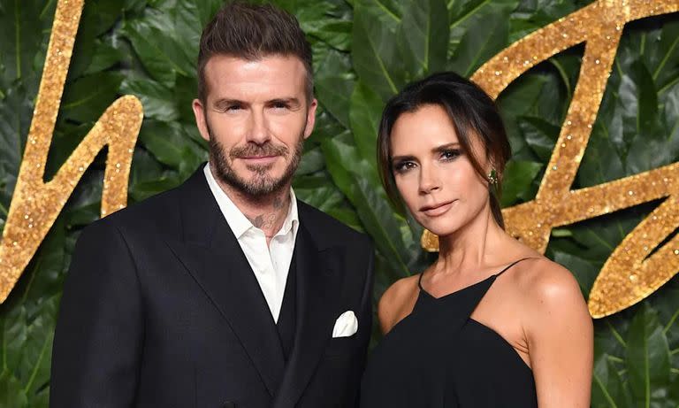 Beckham y su esposa Victoria; son padres de cuatro hijos