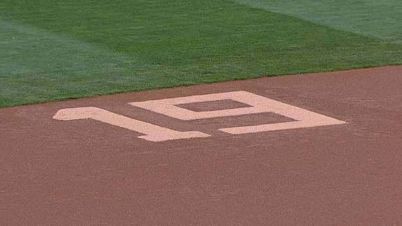 Fans gather to say goodbye to Tony Gwynn