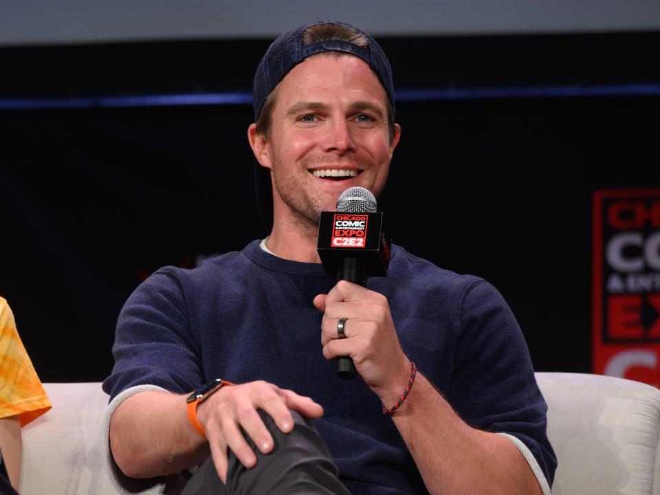 Stephen Amell smilling