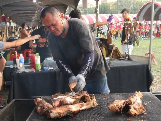 ▲除了傳統祭儀的進行，會場週邊設有市集攤位。（圖／高市府原民會提供）