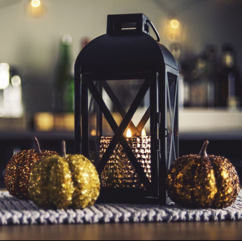 20 Standout Glitter Pumpkin Ideas to Bring More Style to Your Halloween Bash