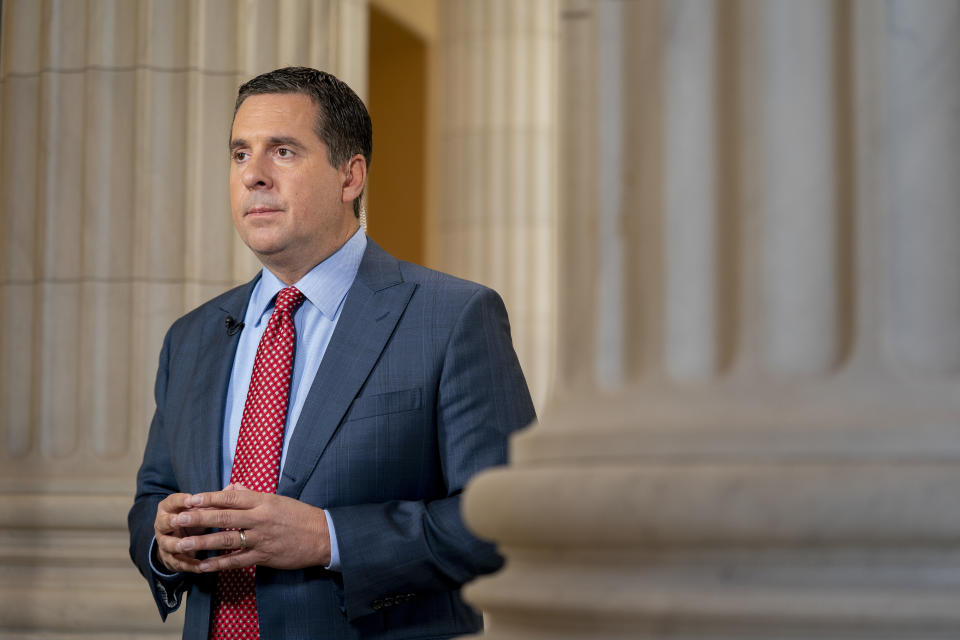 Devin Nunes, entonces representante republicano de California, habla durante una entrevista televisiva en el Cannon House Office Building en Washington, el 26 de septiembre de 2021. (Stefani Reynolds/The New York Times)
