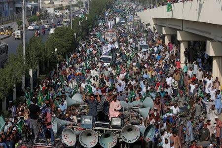 FILE PHOTO: Supporters of the Tehrik-e-Labaik Pakistan (TLP) Islamist political party chant slogans as they march to welcome their leader Khadim Hussain Rizvi (not pictured) during a campaign rally ahead of general elections in Karachi, Pakistan July 1, 2018. REUTERS/Akhtar Soomro/File Photo
