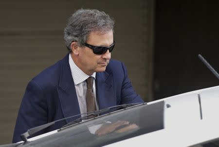 Jordi Pujol Ferrusola, eldest son of former Catalan president Jordi Pujol, takes a taxi as he leaves Madrid's High Court after testifying before a judge September 15, 2014. He was charged by an High Court examining judge with tax fraud and money laundering. REUTERS/Sergio Perez