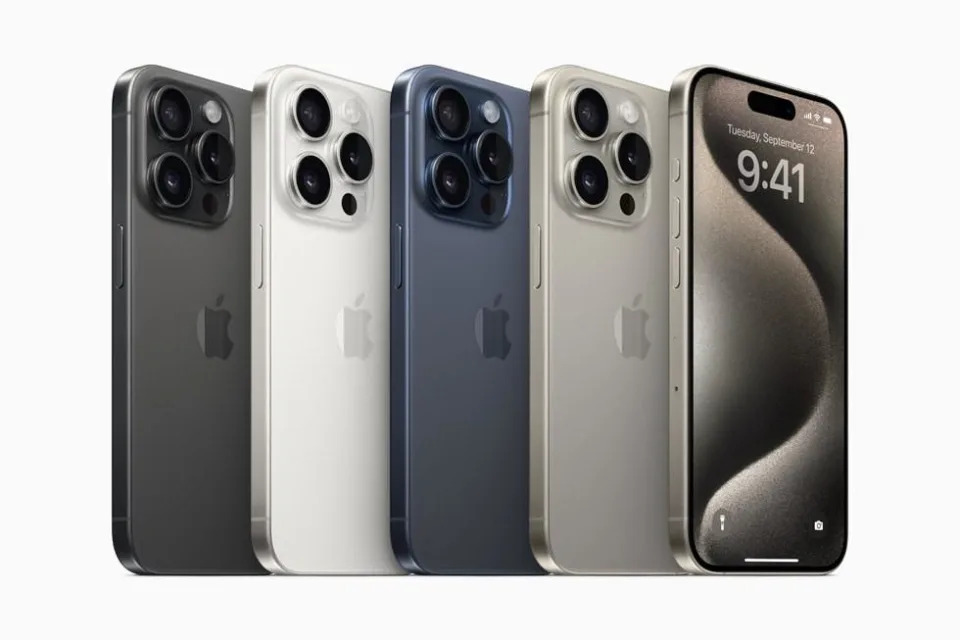 iPhone 15 Pro系列特別使用「鈦合金」材質，讓手機重量變得更輕巧。（圖／翻攝自蘋果官網）