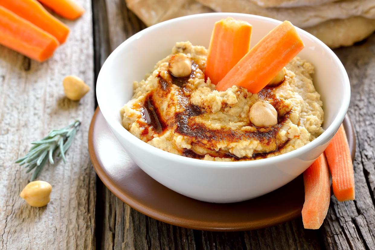 Hummus and Carrots