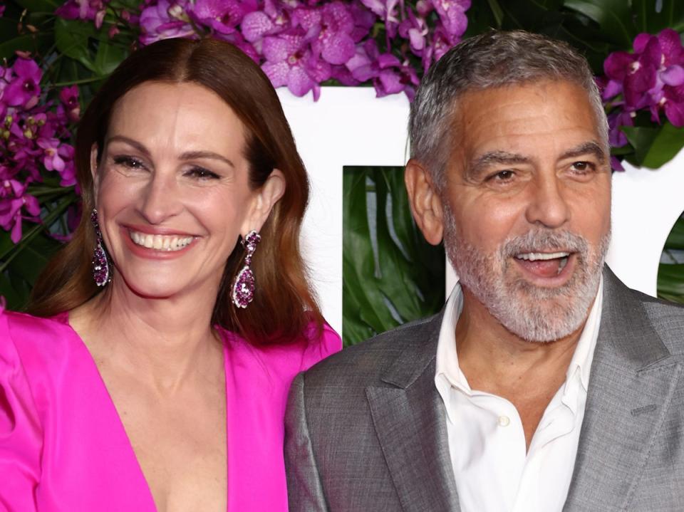 Julia Roberts y George Clooney en el estreno de Pasaje al paraíso en octubre de 2022, en Los Ángeles (Getty Images)