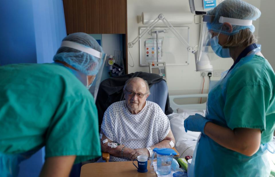 Coronavirus patient George Gilbert, 85, who is part of the TACTIC-R trial, is treated  at Addenbrooke's hospital in Cambridge, England on May 21, 2020, during the novel coronavirus COVID-19 pandemic. - The new trial known as TACTIC-R is testing whether existing drugs will help prevent the body's immune system from overreacting, which scientists hope could prevent organ failure and death in COVID-19 patients. (Photo by Kirsty Wigglesworth / POOL / AFP) (Photo by KIRSTY WIGGLESWORTH/POOL/AFP via Getty Images)