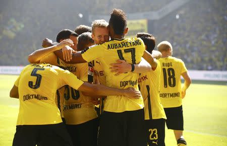 Football Soccer - Borussia Dortmund v FSV Mainz 05 - German Bundesliga - Signal Iduna Park , Dortmund, 27/08/16. Borussia Dortmund's Pierre-Emerick Aubameyang celebrates with team mates after scoring a goal against FSV Mainz 05 REUTERS/Thilo Schmuelgen