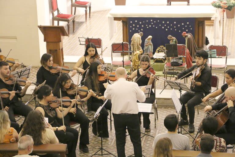 La Orquesta Bella Vista con su director, Gerardo Müller