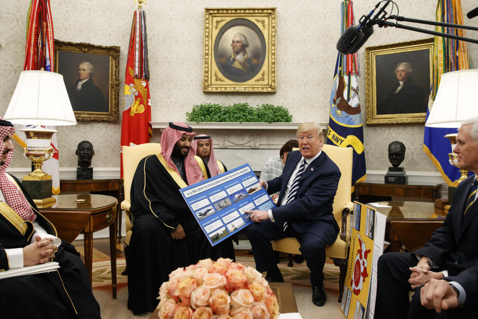 El presidente de EEUU, Donald Trump, en un encuentro con el príncipe heredero de la corona saudí Mohammed bin Salman en la Casa Blanca en marzo de 2018. (AP Photo/Evan Vucci)