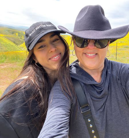 <p>Delilah Harvey</p> Delilah Harvey and her mom on roadtrip.