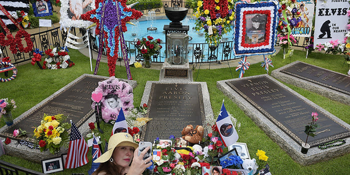 Mausoleo de la familia Presley en Graceland 