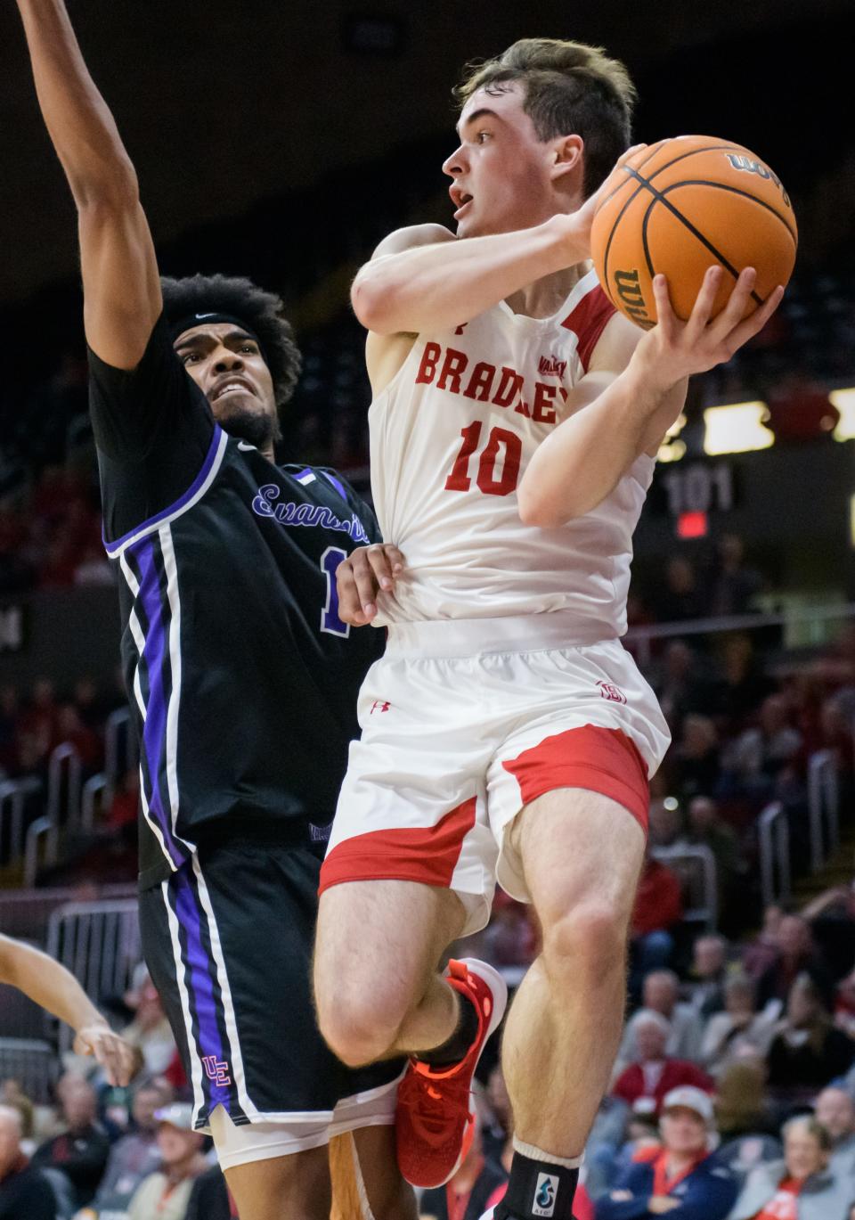 Bradley's Connor Hickman (10) looks for an outlet as Evansville's Antoine Smith Jr. covers in the first half Wednesday, Jan. 11, 2023 at Carver Arena in Peoria. The Braves defeated the Aces 91-46.