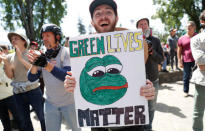 Opposing factions gather over the cancelation of conservative commentator Ann Coulter's speech at the University of California, Berkeley, in Berkeley, California, U.S., April 27, 2017. REUTERS/Stephen Lam