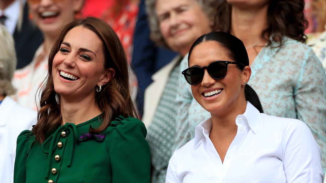 Herzoginnen beim Tennis: Kate (l) und Meghan in Wimbleton. Foto: Mike Egerton