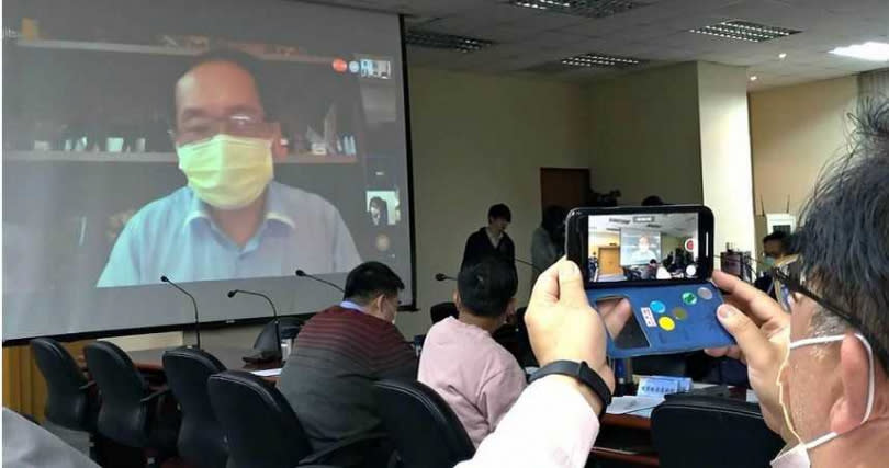 國民黨中常委楊博仁下午以視訊方式參加中常會。（圖／鄭任南攝）