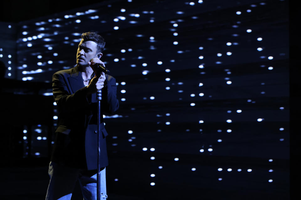 SNL musical guest Justin Timberlake performs 