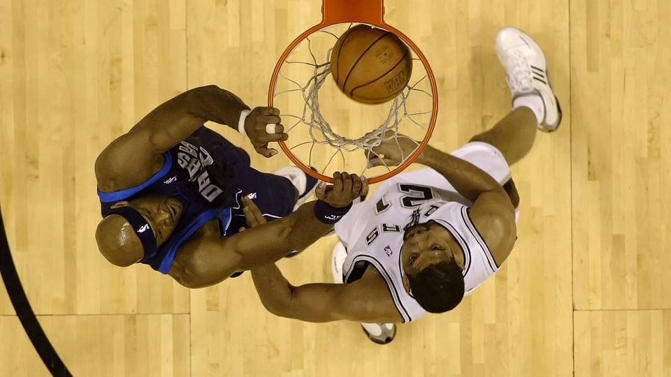 SAN ANTONIO - MAY 22:  Erick Dampier #25 of the Dallas Mavericks dunks against Tim Duncan #21 of the San Antonio Spurs in Game Seven of the Western Conference Semifinals during the 2006 NBA Playoffs May 22, 2006 at AT&T Center in San Antonio, Texas.