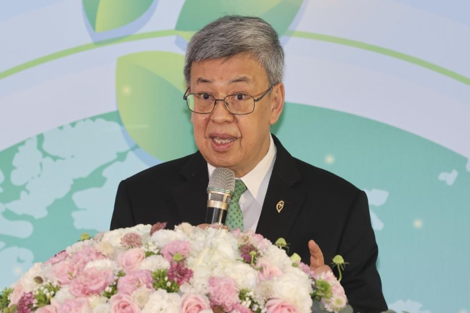 行政院長陳建仁22日在環保署出席氣候變遷署籌備處成立揭牌典禮。（中央社）