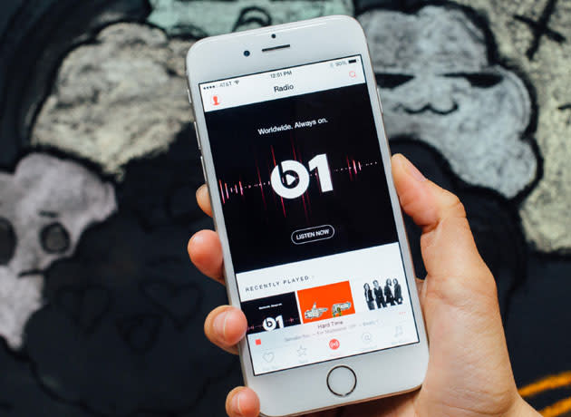 Apple Music aprovecha las características multimedia del iPhone.