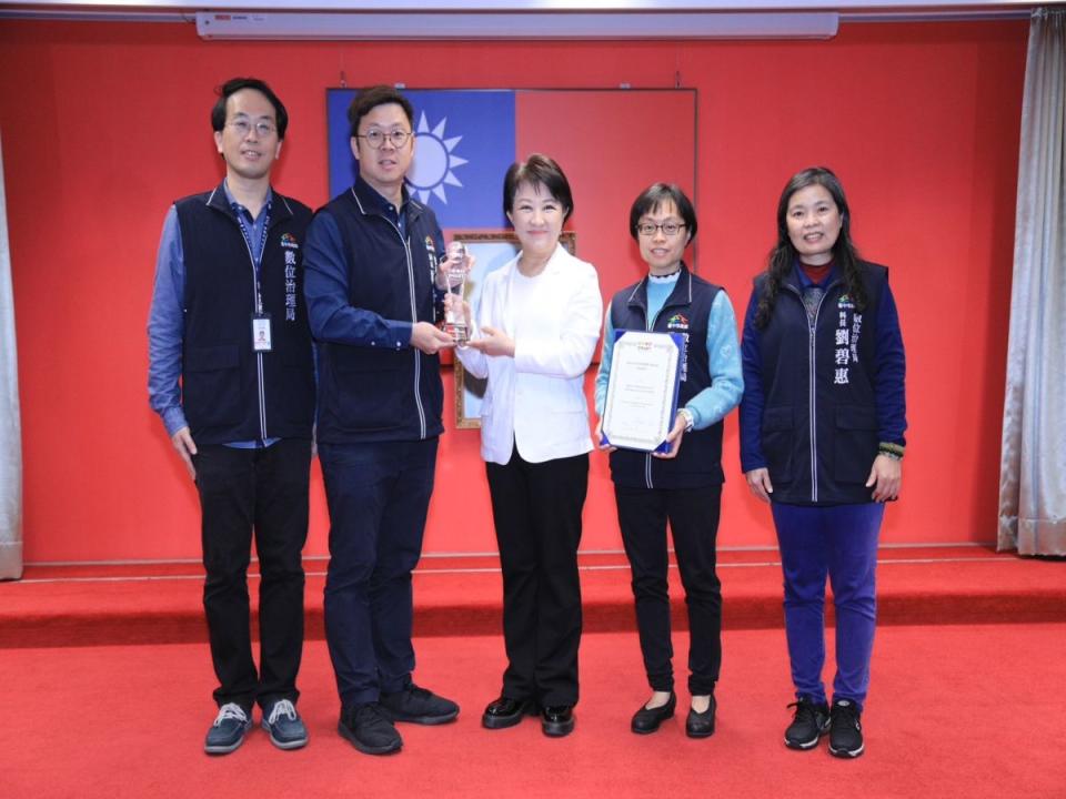 台中通APP三度獲國際大獎，市長盧秀燕強調：數位力就是城市競爭力。（圖：中市府提供）