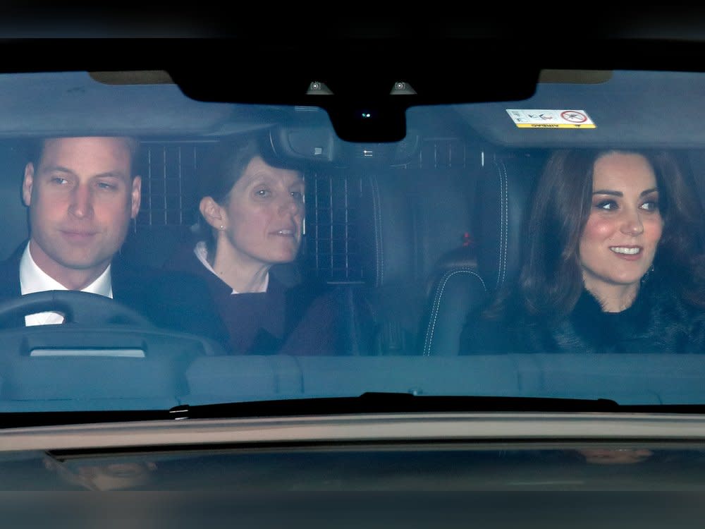 Prinz William mit seiner Gattin Herzogin Kate (r.) und Kindermädchen Maria Borrallo. (Bild: Max Mumby/Indigo/Getty Images)