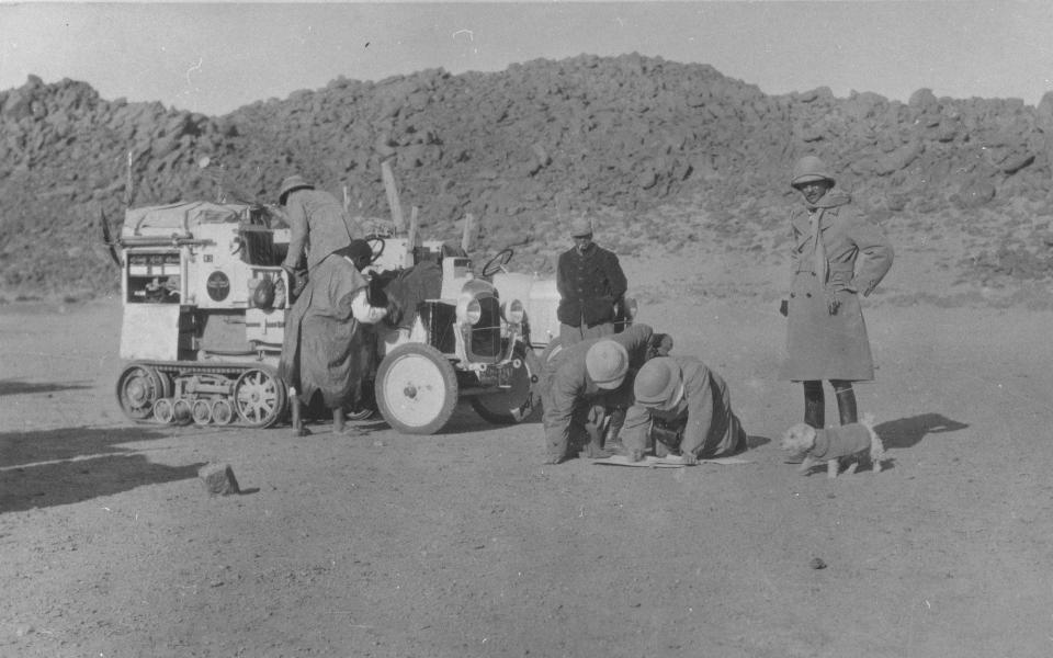 Citroen crossing the Sahara 1922-23