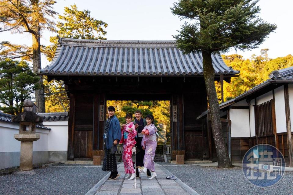 週末的清水寺，許多日本遊客穿著和服來造訪。