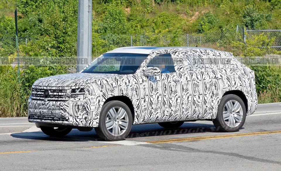 View Photos of the 2020 Volkswagen Atlas Cross Sport